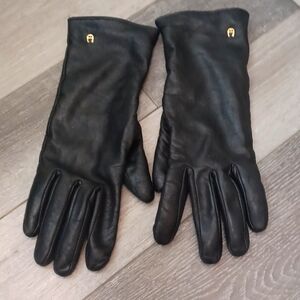 Etienne Aigner leather gloves in mint condition